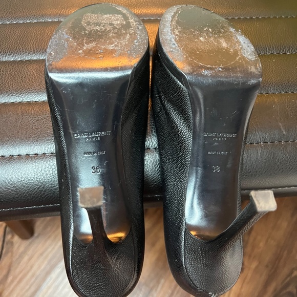 YSL Saint Laurent pebbled leather tribute two covered platform heeled pump. - Picture 7 of 7